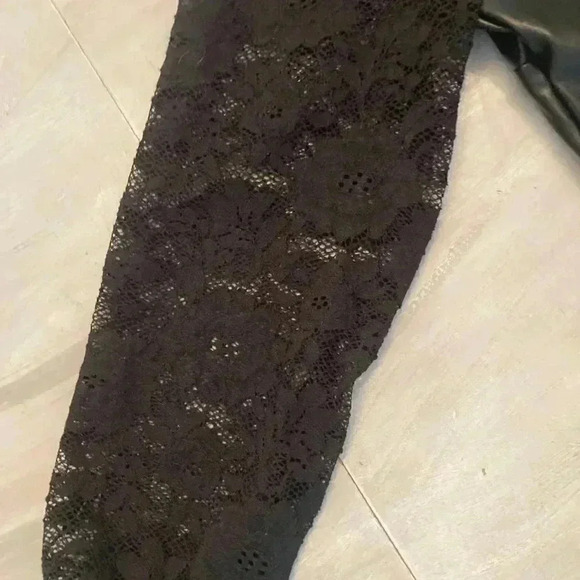 Faux Leather top with  Lace Sleeves Gorgeous Size Med - Picture 7 of 9